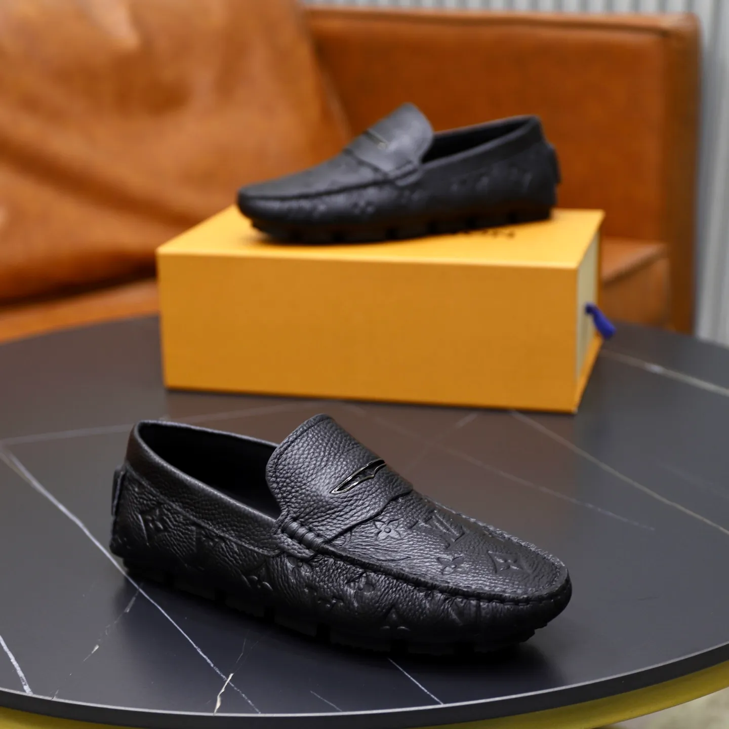 Ex-factory price: 480💰【LV】Louis Vuitton ⚠️High-end men’s driving and pedal series ⚠️38-44 (customized for 45) ⚠️All original cowhide leather! Thick and soft! Made entirely of calfskin lining! Rubber sheet anti-slip beanie sole! Three-dimensional package technology! Fashionable and classic! Handicrafts! Original high quality! Feel free to compare!